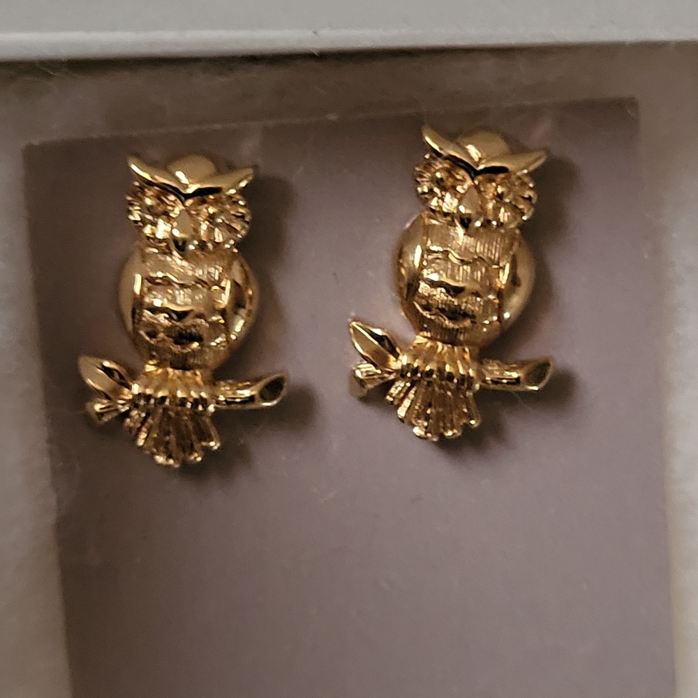 Avon New Inbox Vintage Owl Post Earrings 1990 Gold Tone Pierced
